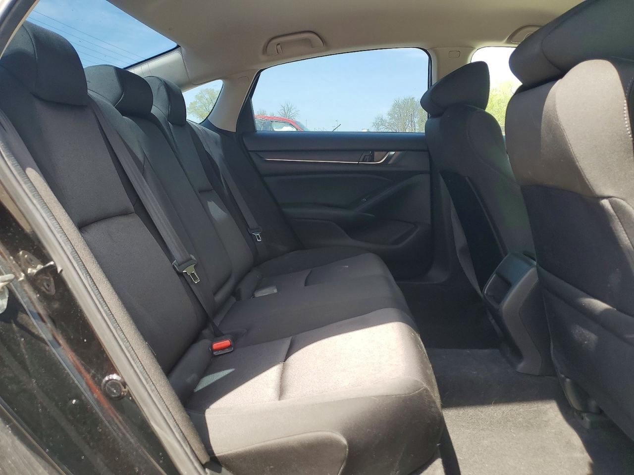 2018 HONDA ACCORD LX photo 28