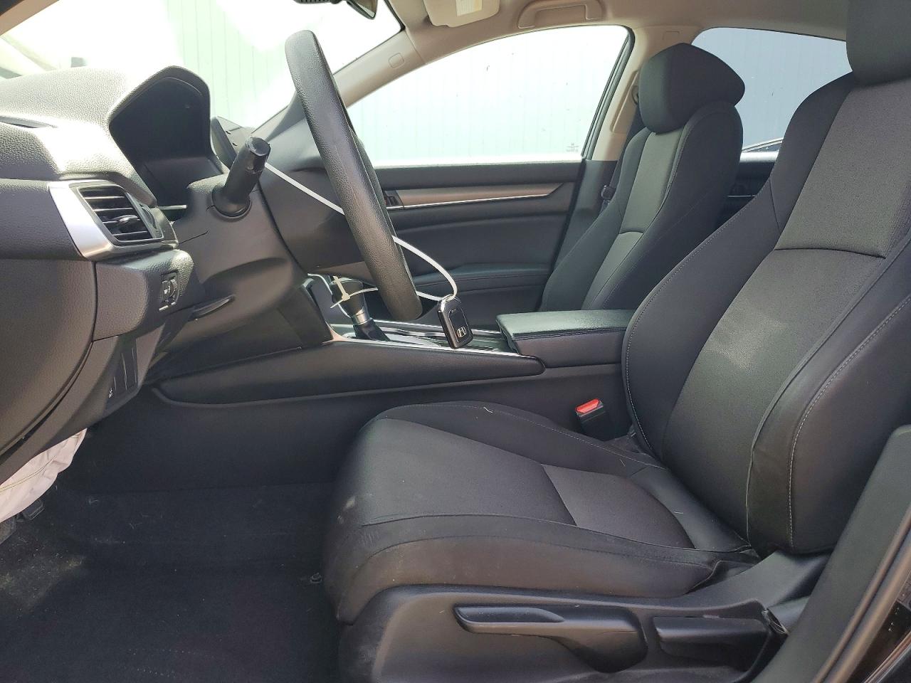 2018 HONDA ACCORD LX photo 19