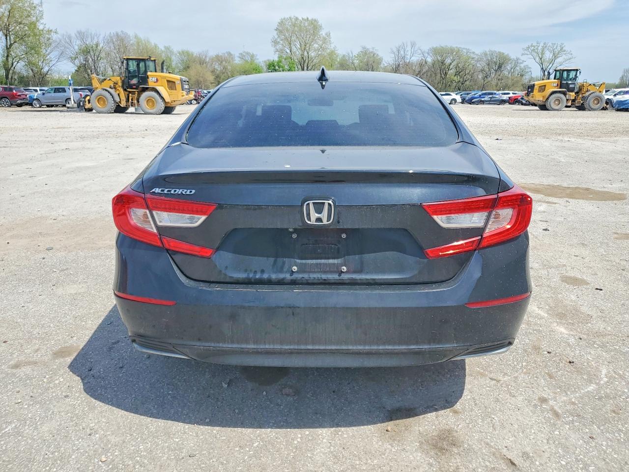 2018 HONDA ACCORD LX photo 16
