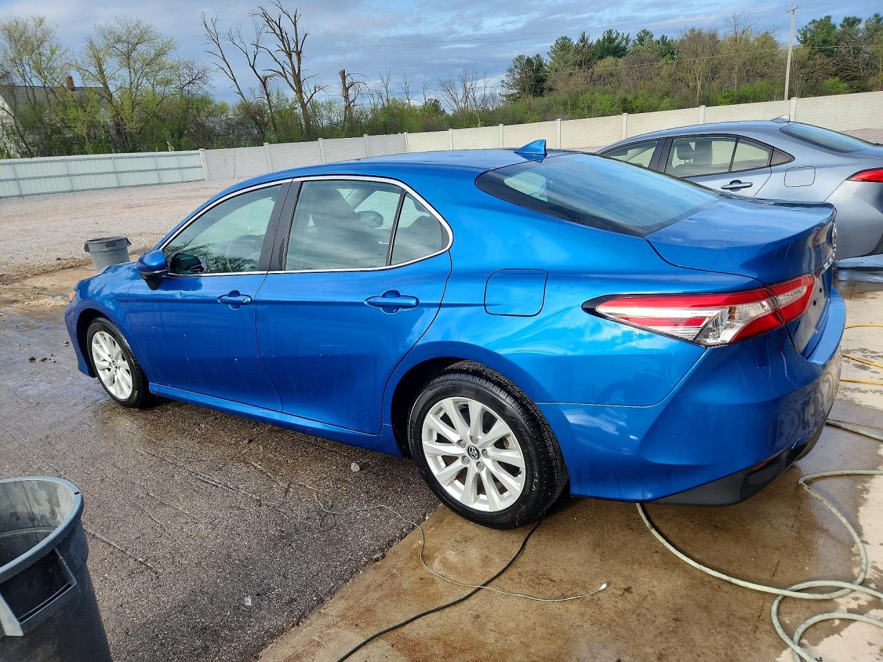 2020 TOYOTA CAMRY LE photo 3