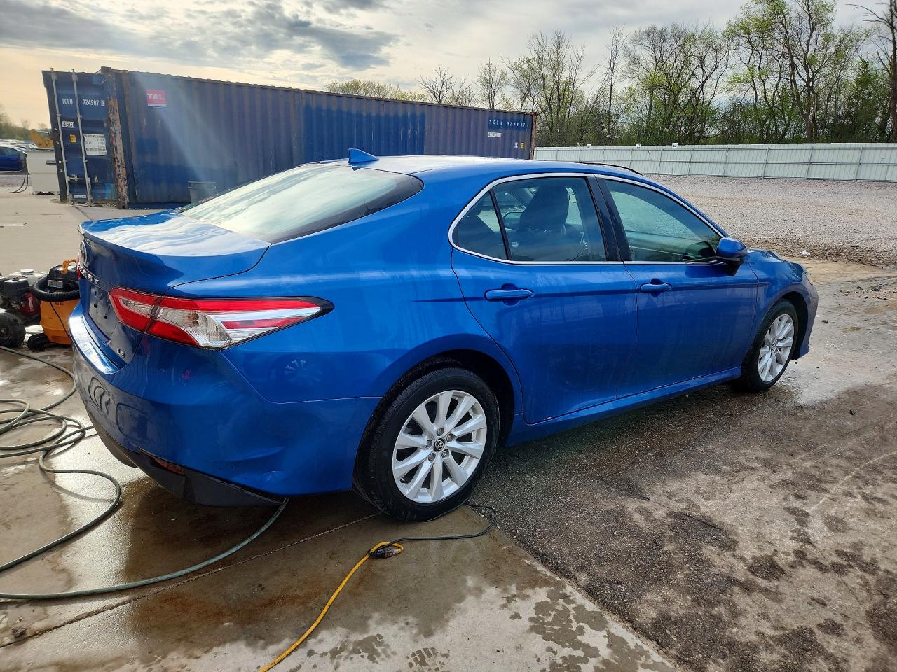 2020 TOYOTA CAMRY LE photo 5