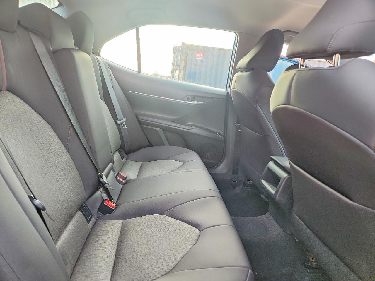 2020 TOYOTA CAMRY LE photo 19