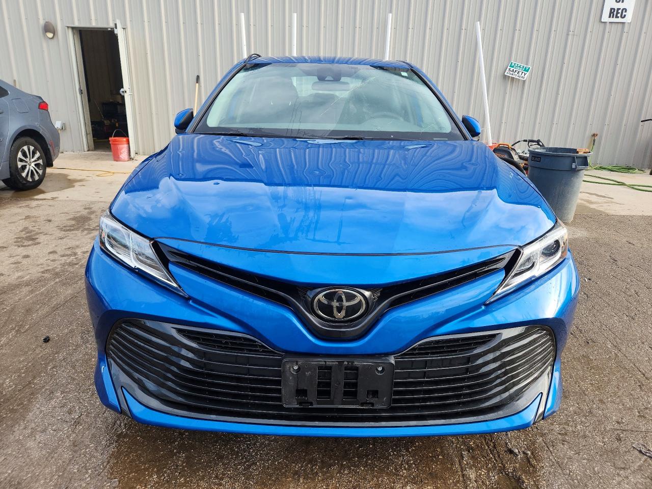 2020 TOYOTA CAMRY LE photo 9