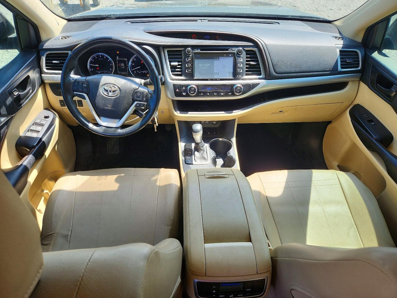 2017 TOYOTA HIGHLANDER LE photo 15