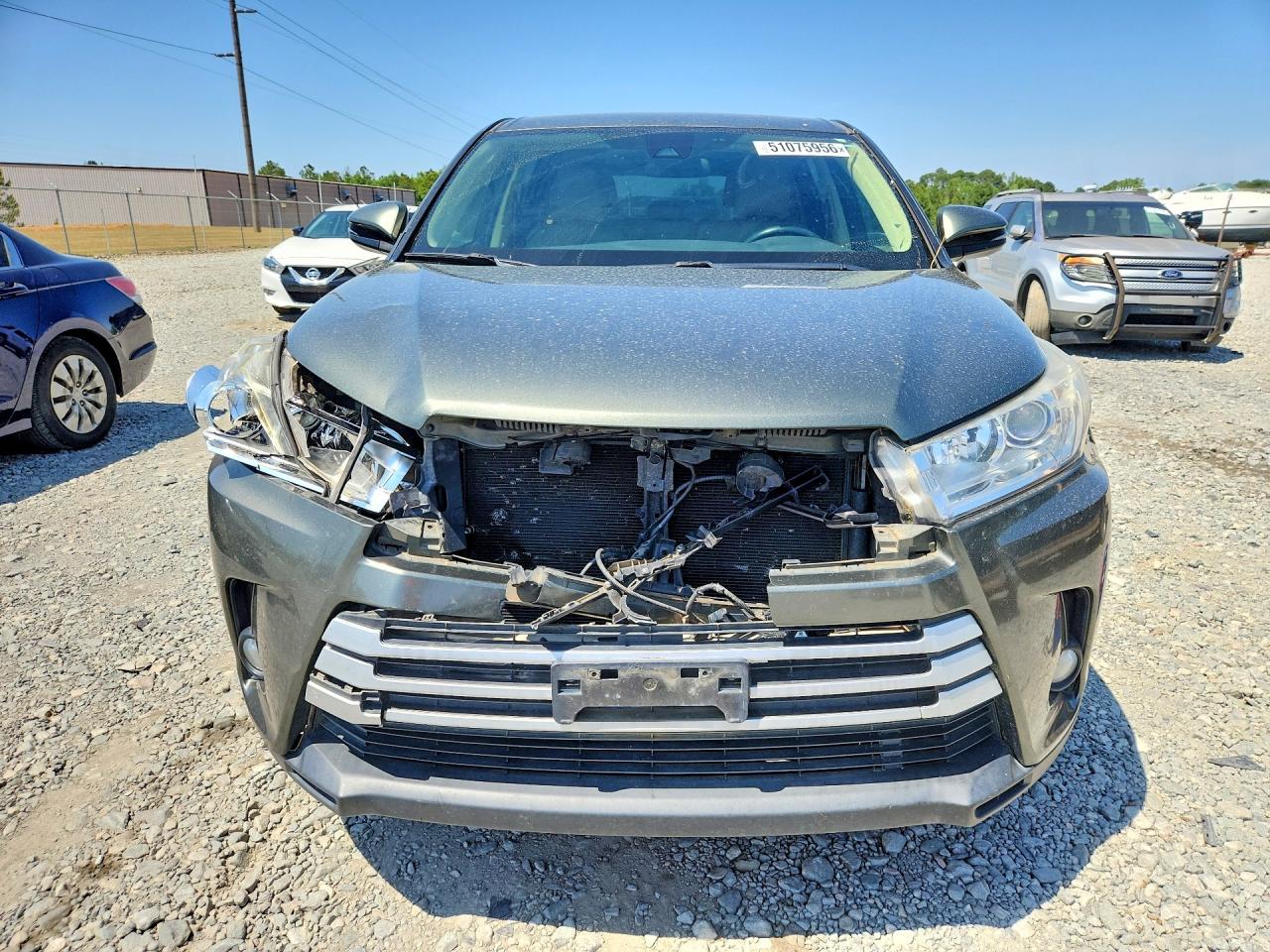 2017 TOYOTA HIGHLANDER LE photo 9