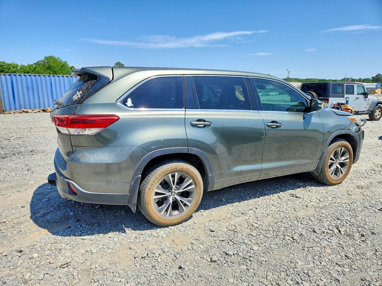 2017 TOYOTA HIGHLANDER LE photo 5