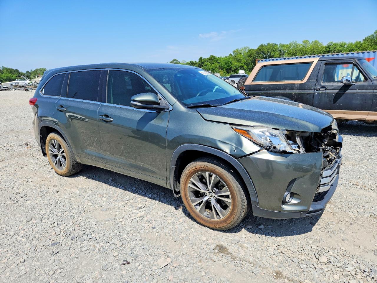 2017 TOYOTA HIGHLANDER LE photo 7