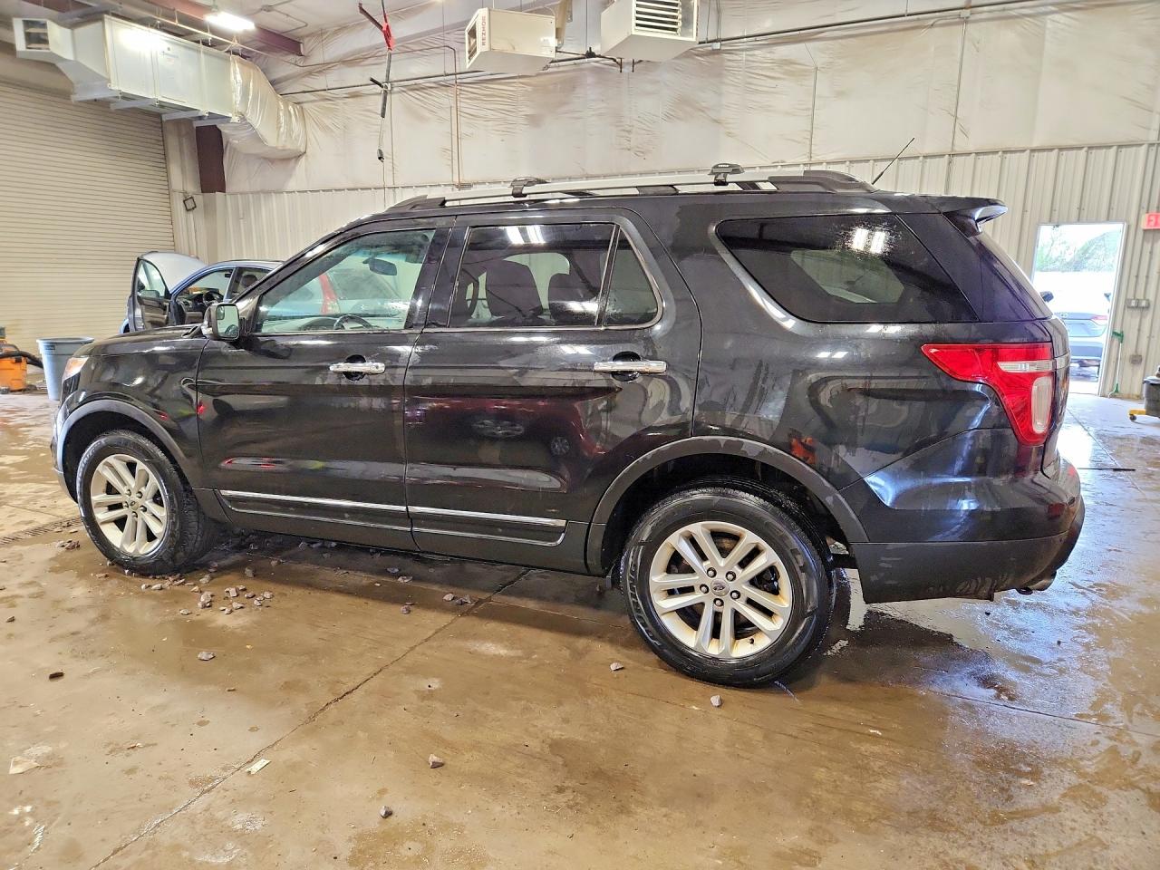 2011 FORD EXPLORER XLT photo 3