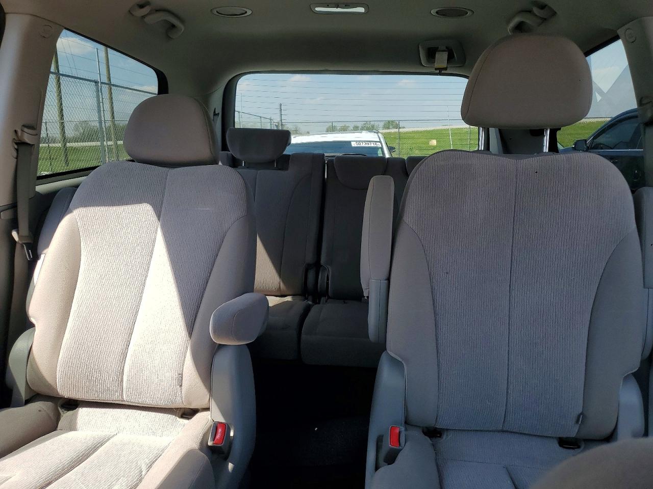 2011 KIA SEDONA LX photo 10