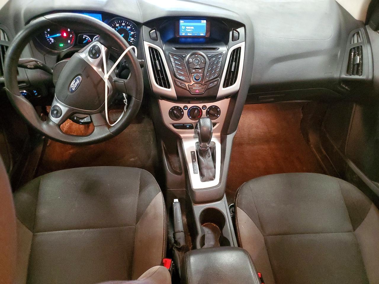 2014 FORD FOCUS SE photo 8