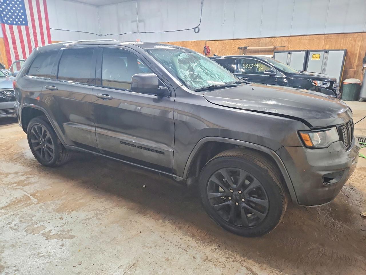 2019 JEEP GRAND CHEROKEE LAREDO photo 7
