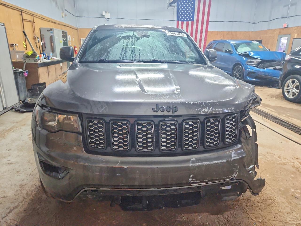 2019 JEEP GRAND CHEROKEE LAREDO photo 9
