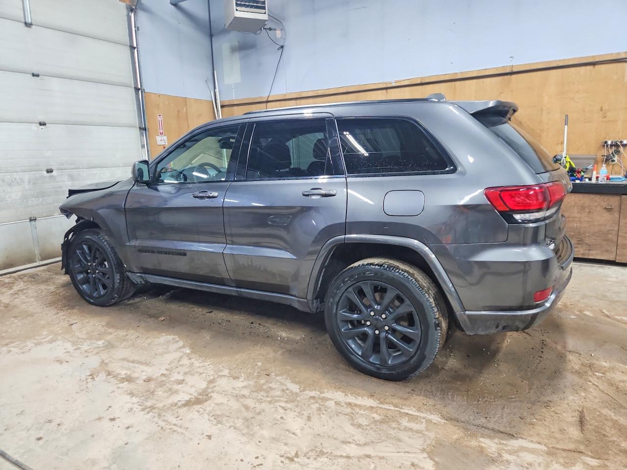 2019 JEEP GRAND CHEROKEE LAREDO photo 3