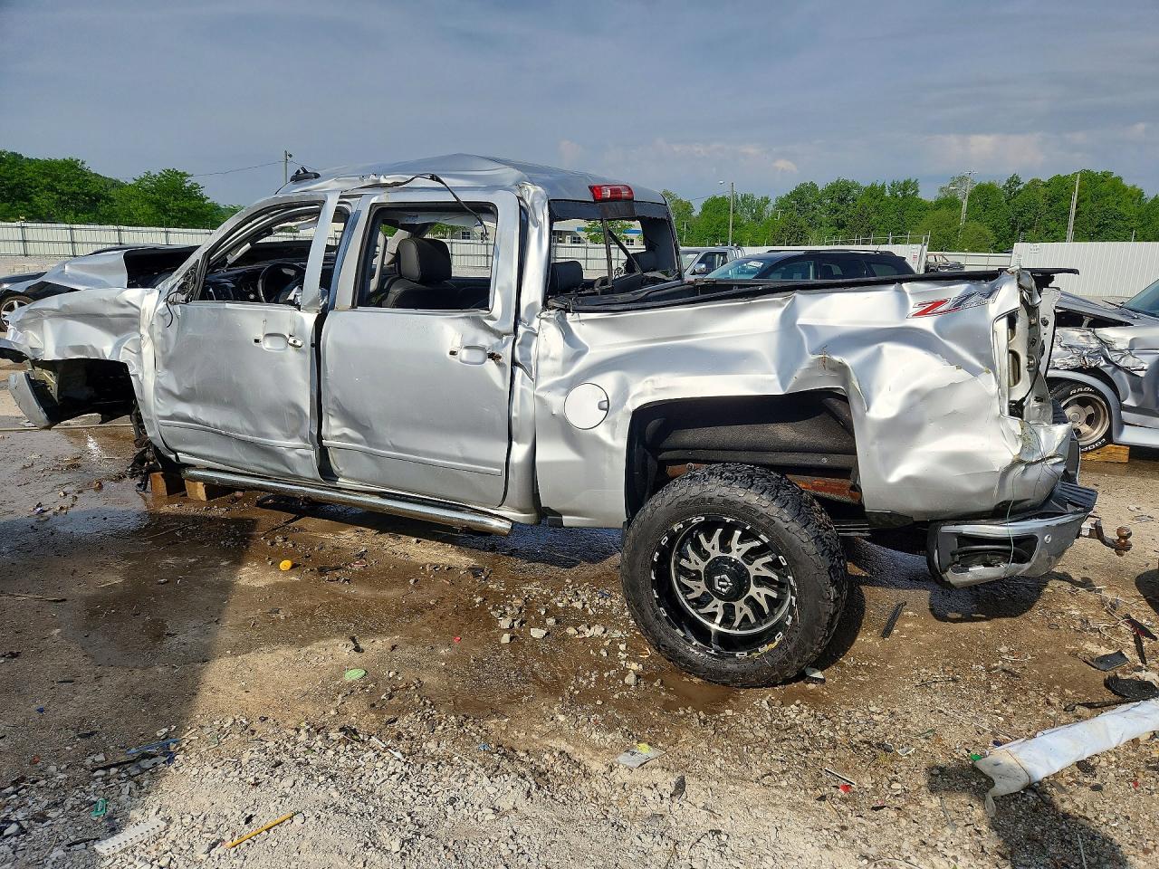 2017 CHEVROLET SILVERADO K1500 LT photo 3