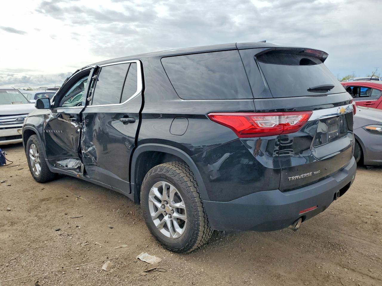 2020 CHEVROLET TRAVERSE LS photo 3