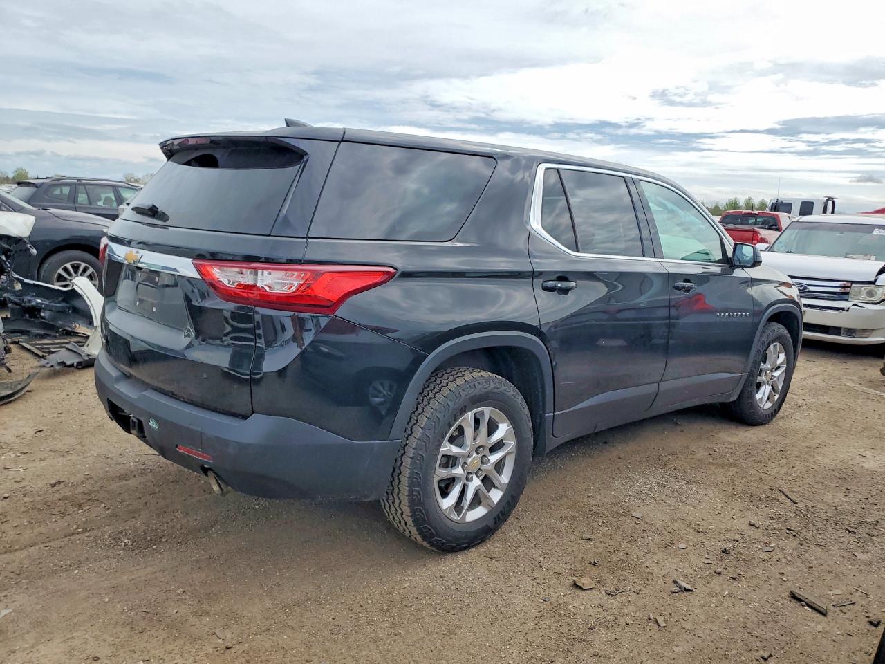 2020 CHEVROLET TRAVERSE LS photo 5