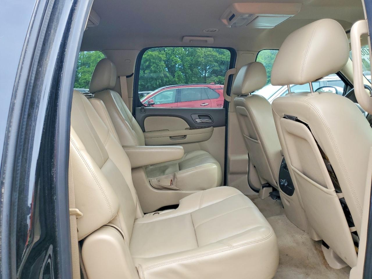 2013 CHEVROLET SUBURBAN C1500 LT photo 28