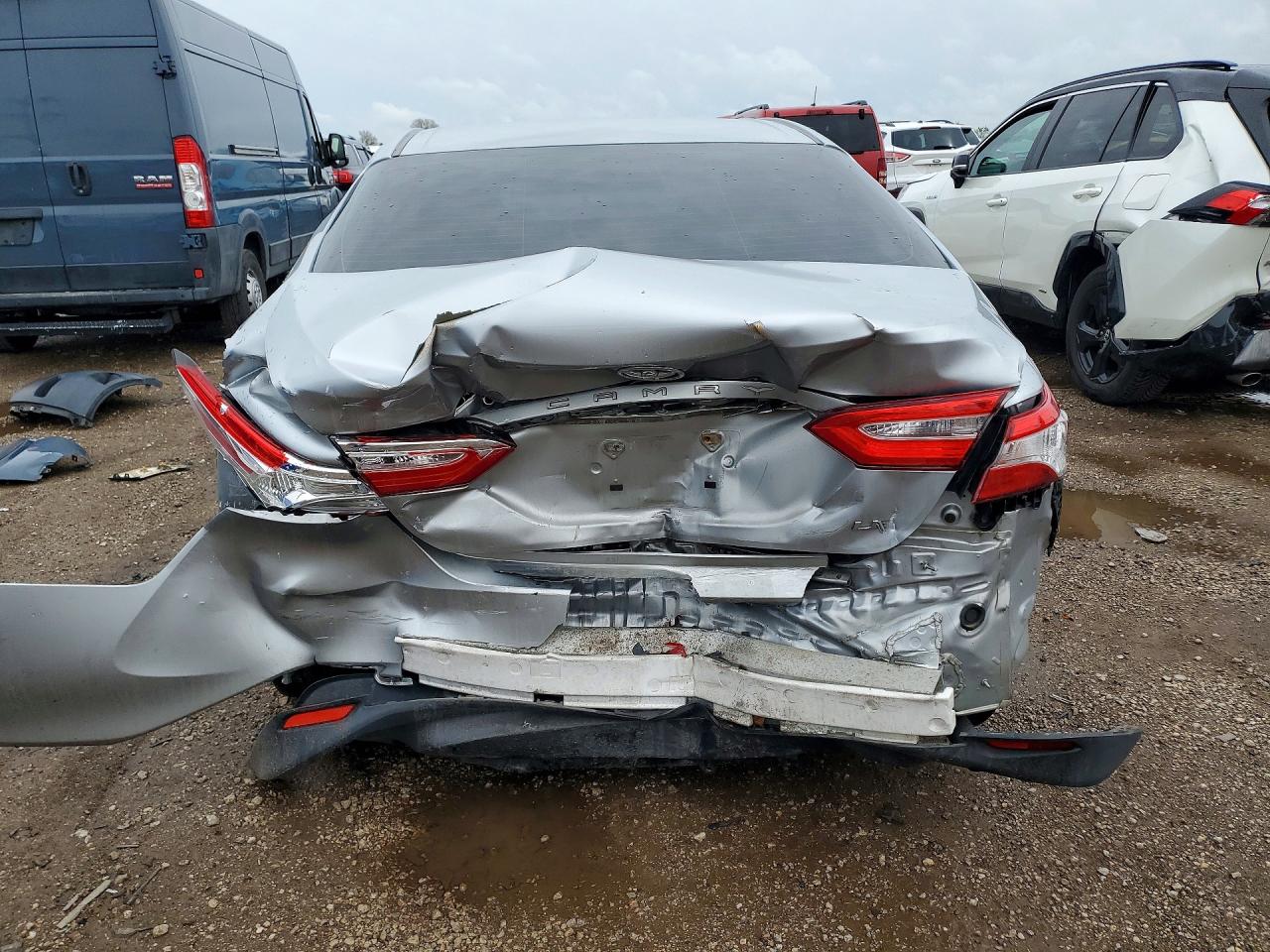 2018 TOYOTA CAMRY LE photo 11