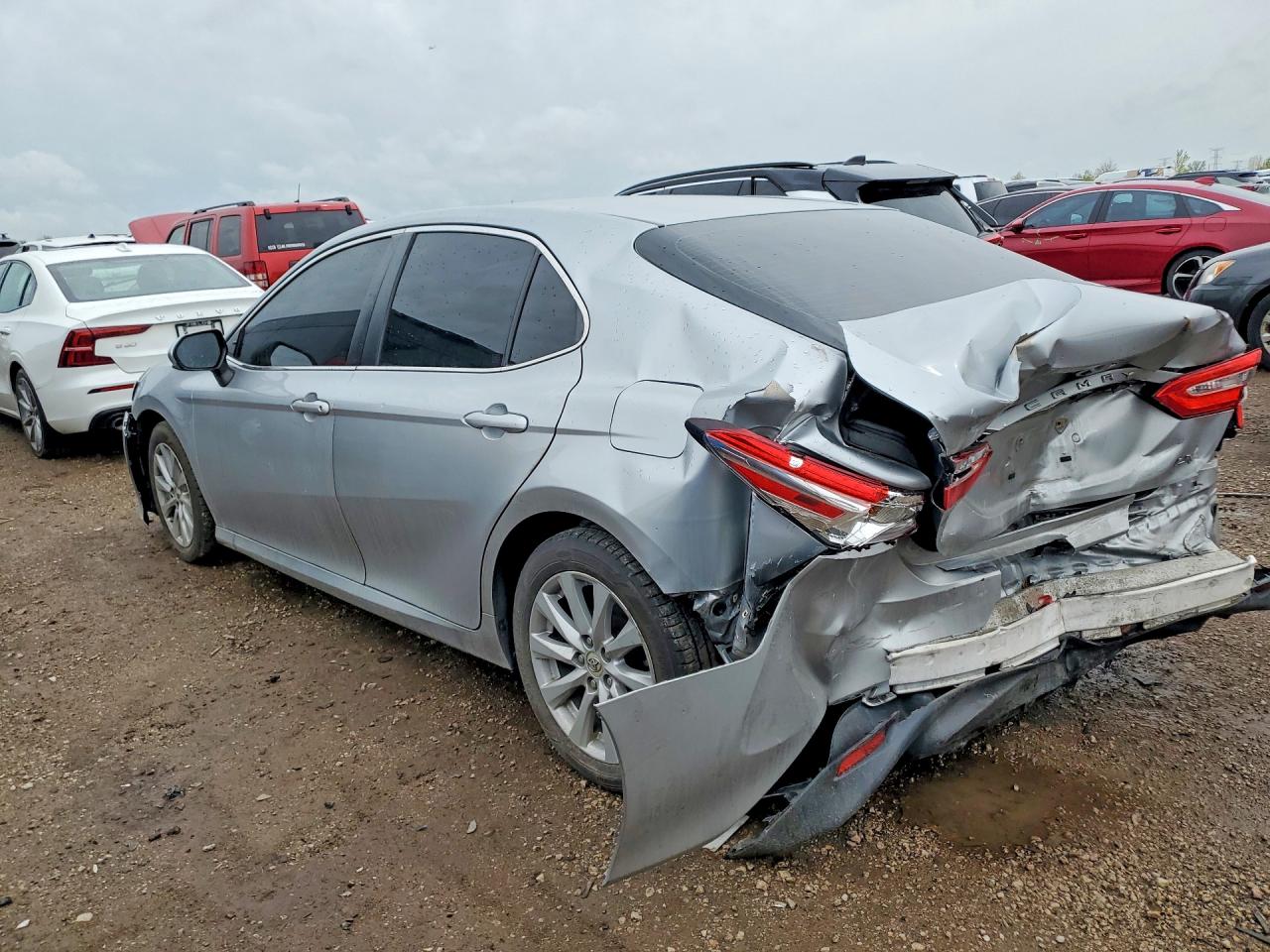 2018 TOYOTA CAMRY LE photo 3