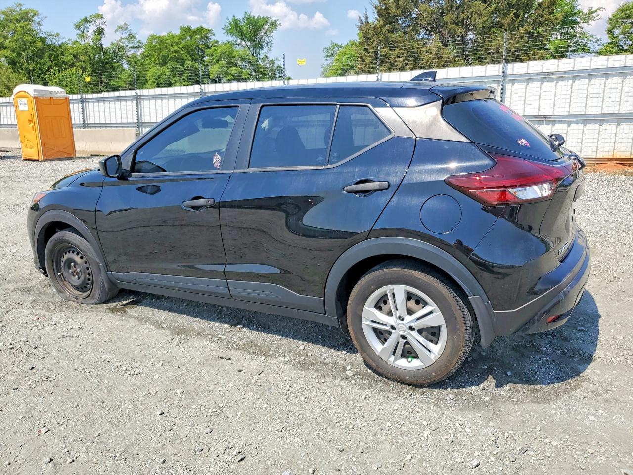 2023 NISSAN KICKS S photo 3