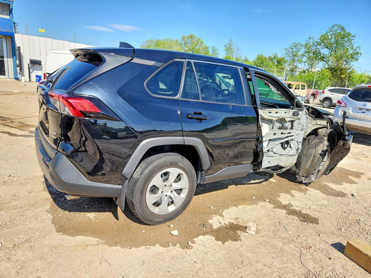 2022 TOYOTA RAV4 LE photo 7
