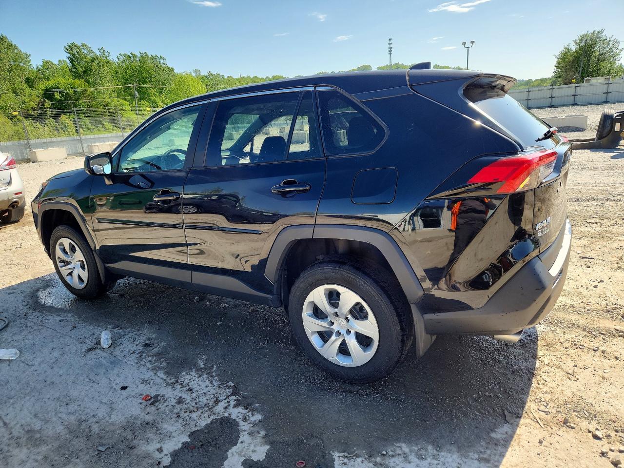 2022 TOYOTA RAV4 LE photo 4