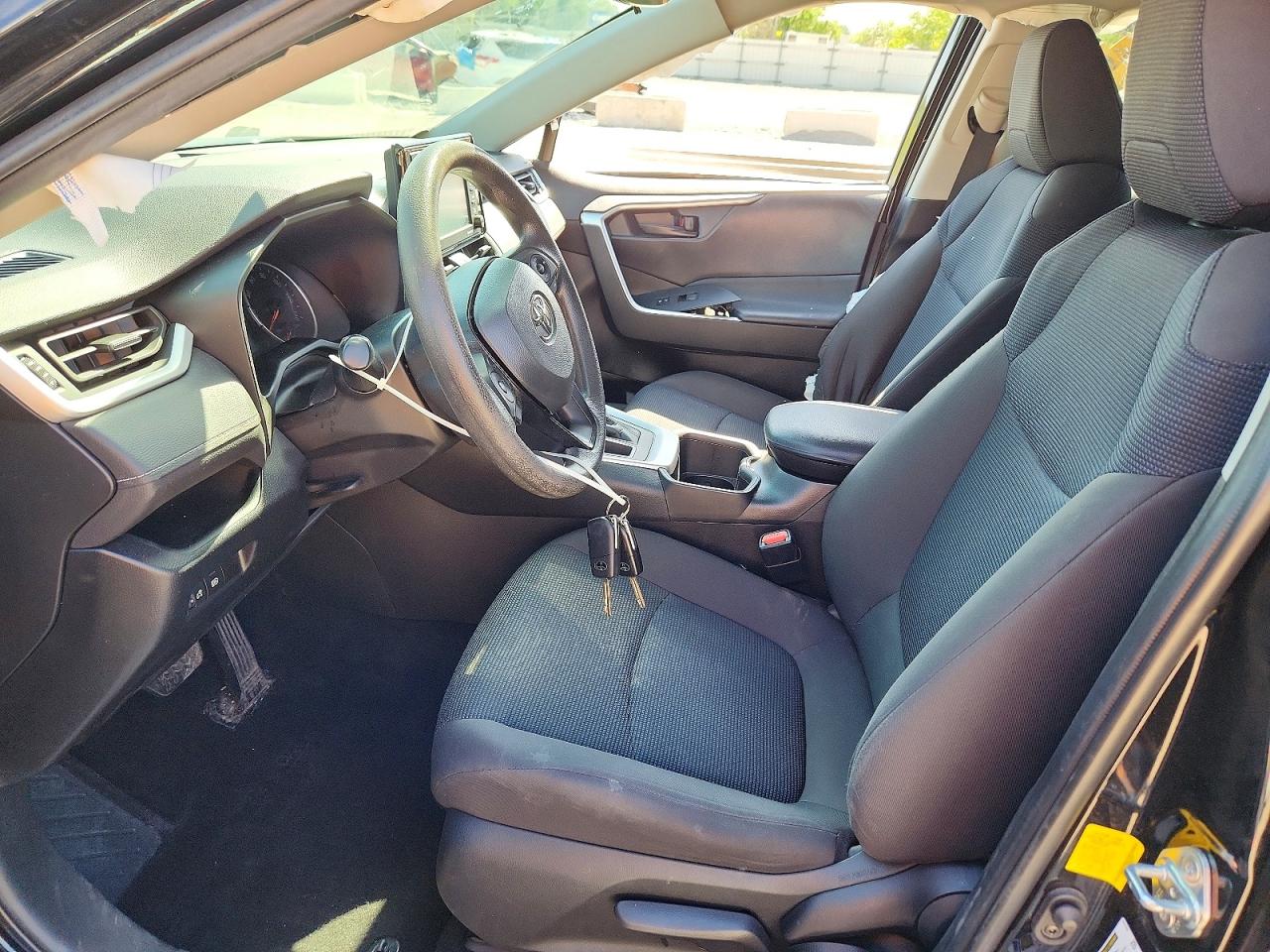 2022 TOYOTA RAV4 LE photo 19