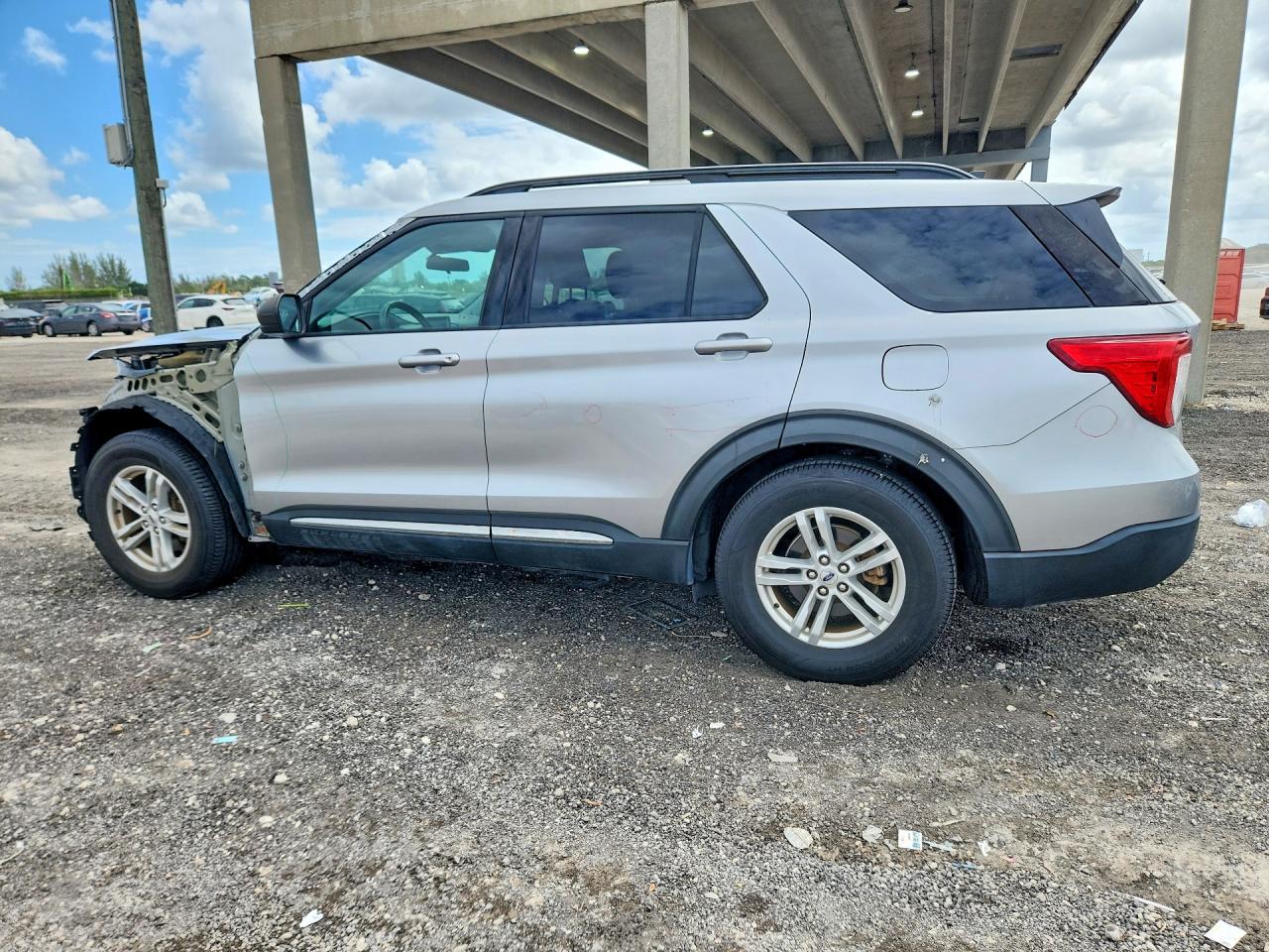 2021 FORD EXPLORER XLT photo 2