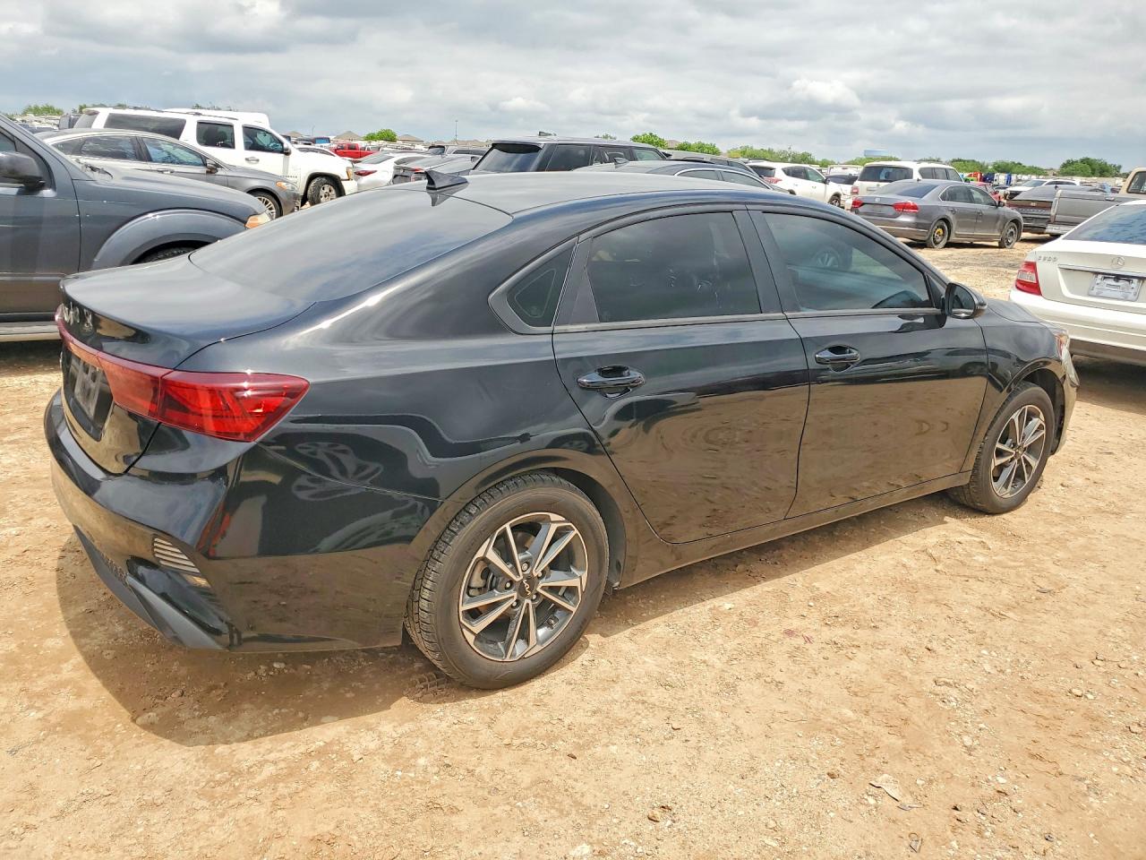 2024 KIA FORTE LXS photo 7