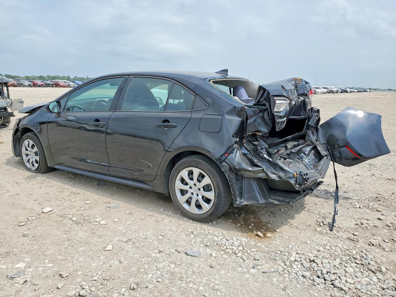 2022 TOYOTA COROLLA LE photo 3