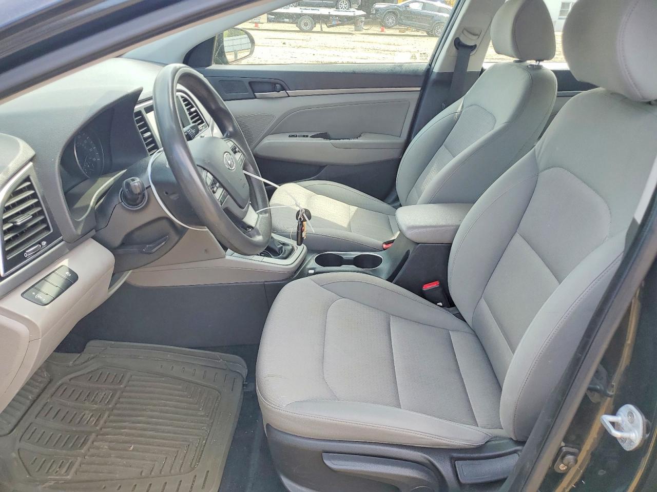 2017 HYUNDAI ELANTRA SE photo 13