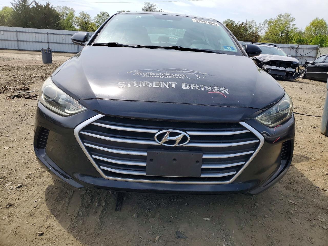 2017 HYUNDAI ELANTRA SE photo 9