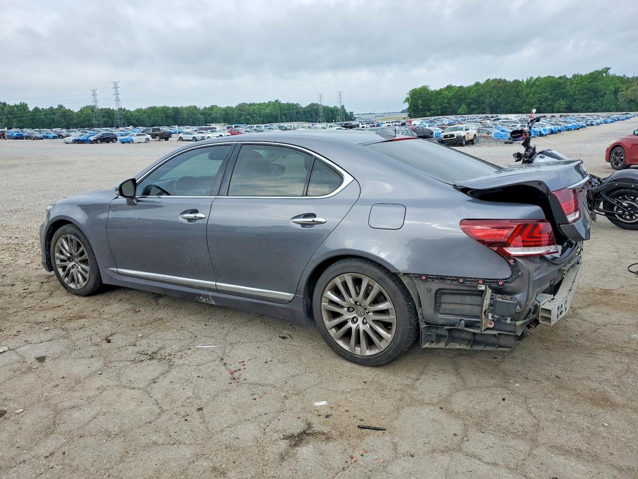 2015 LEXUS LS 460 photo 3
