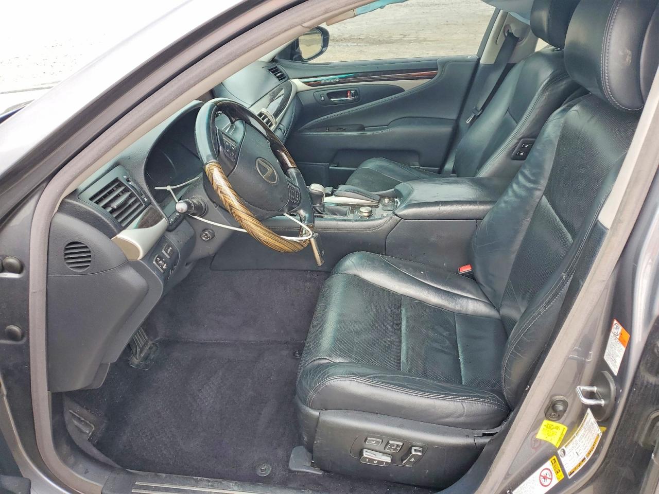 2015 LEXUS LS 460 photo 13