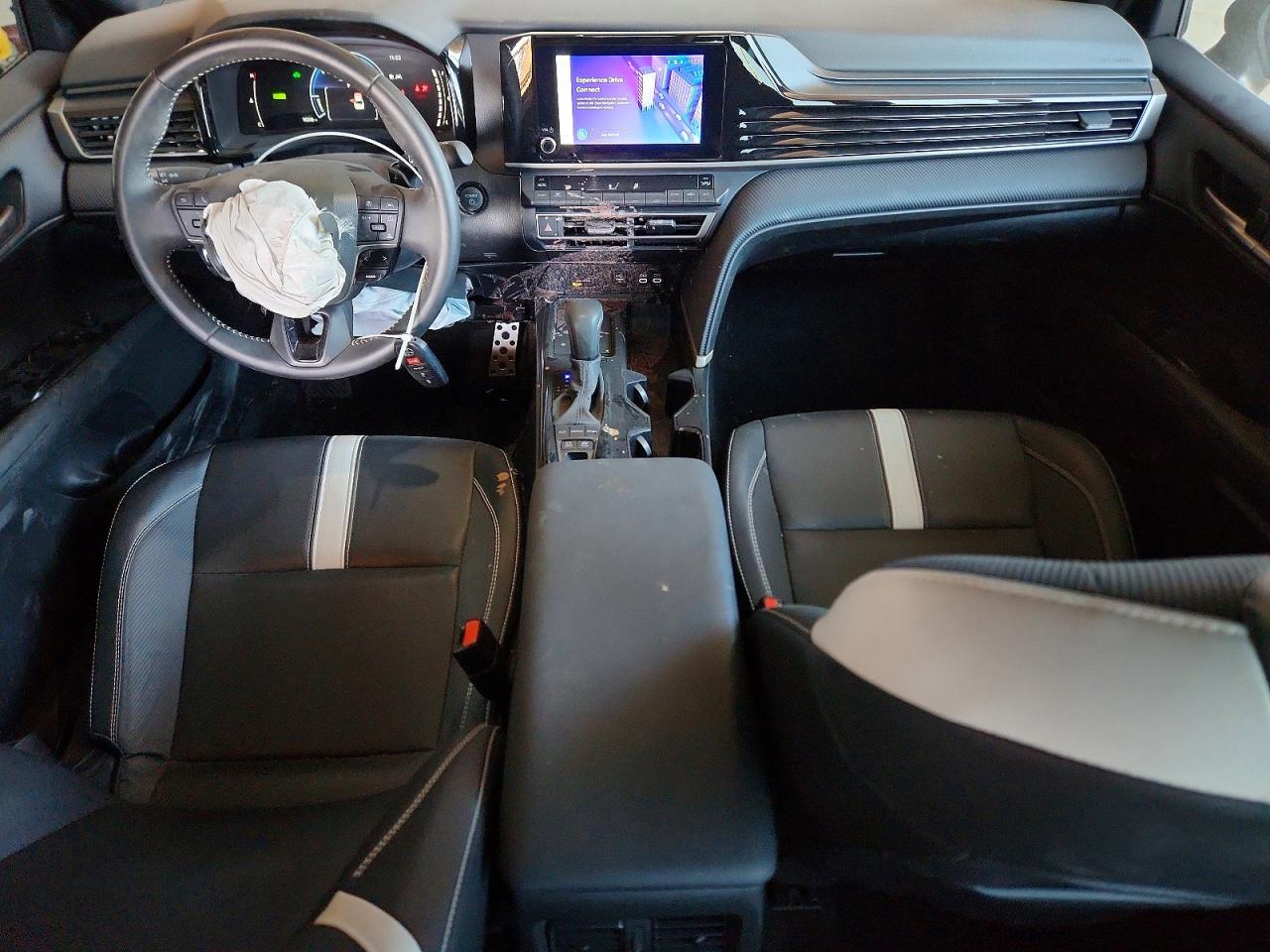 2025 TOYOTA CAMRY SE photo 8