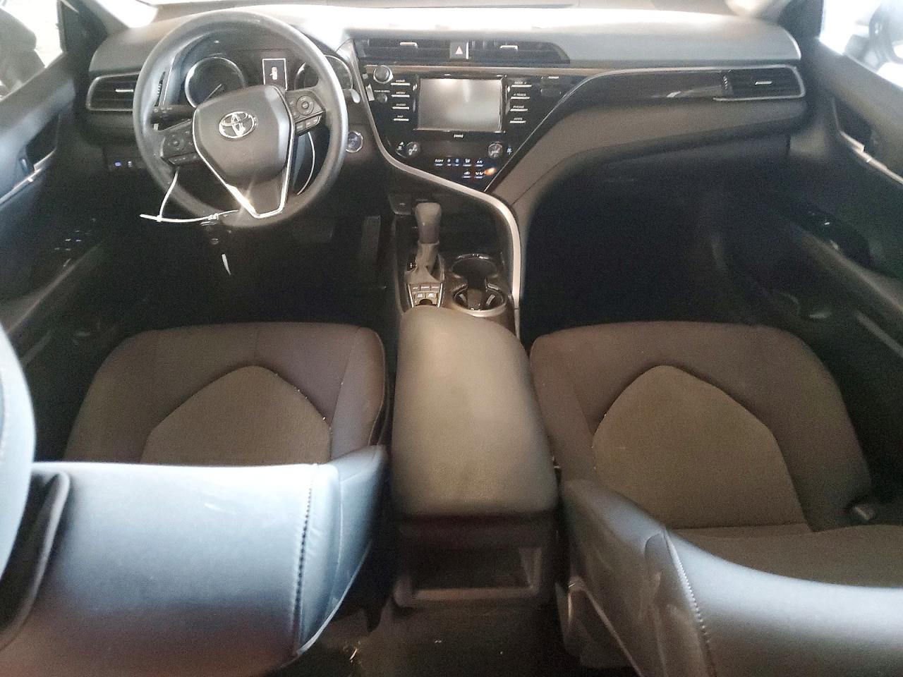 2020 TOYOTA CAMRY LE photo 8