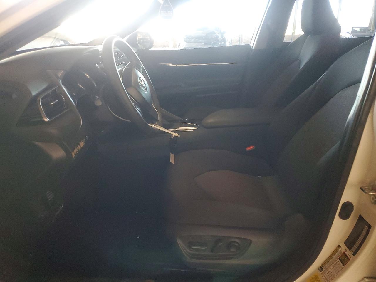 2020 TOYOTA CAMRY LE photo 7