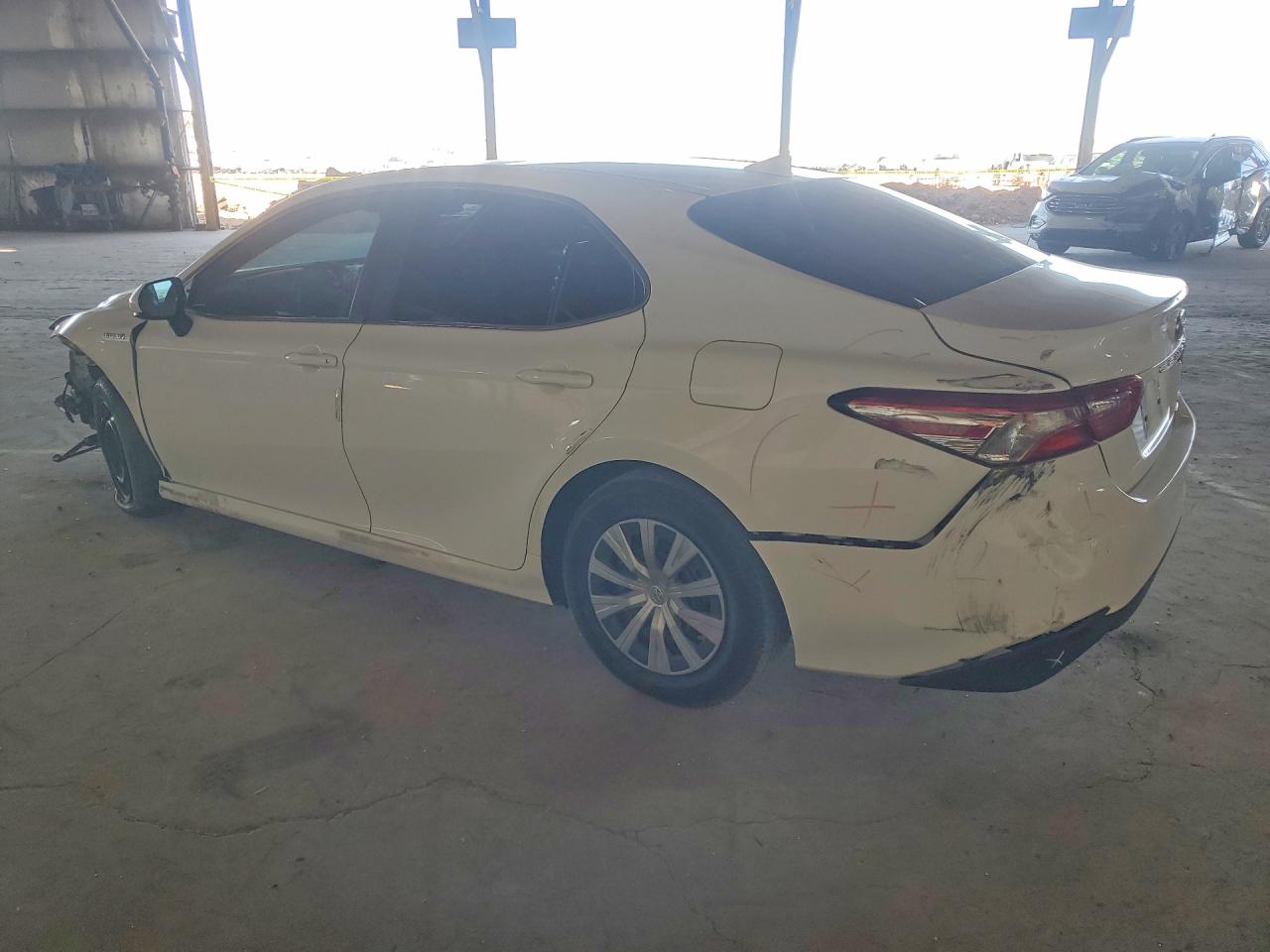 2020 TOYOTA CAMRY LE photo 2