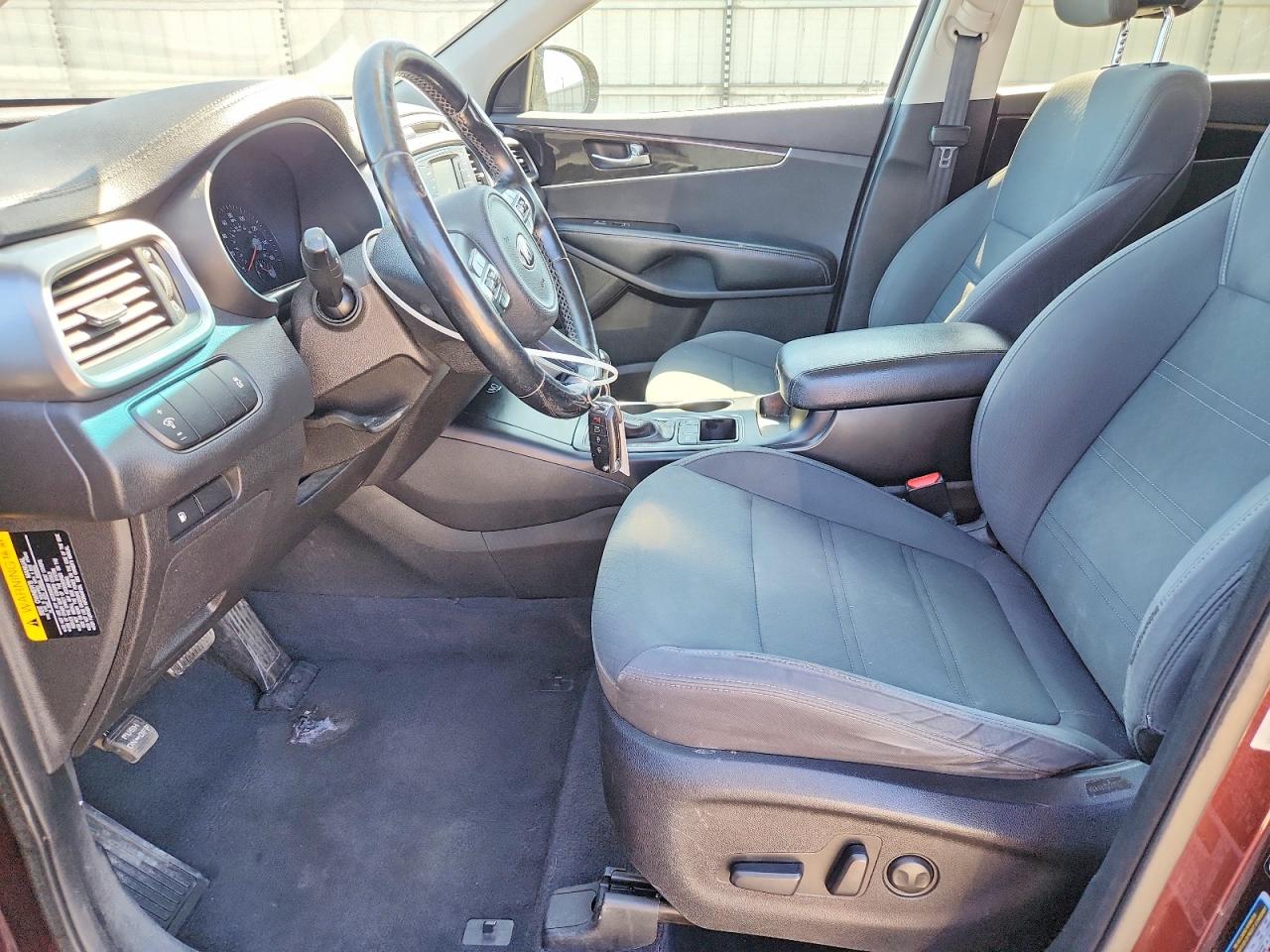 2016 KIA SORENTO LX photo 19