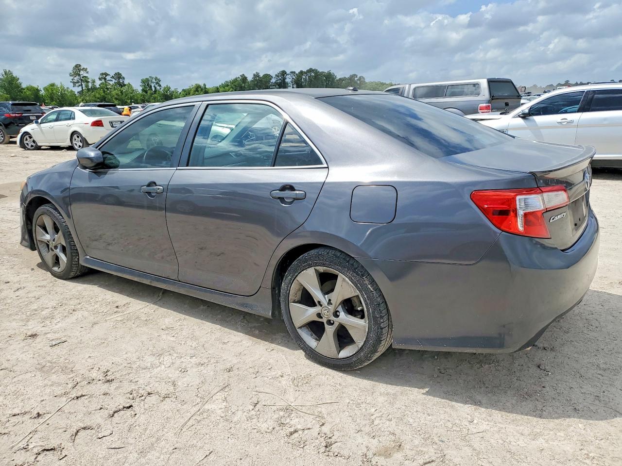 2012 TOYOTA CAMRY SE V6 photo 3
