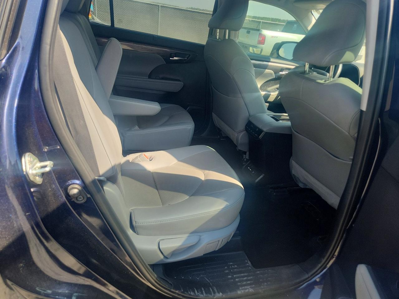 2020 TOYOTA HIGHLANDER LIMITED photo 21