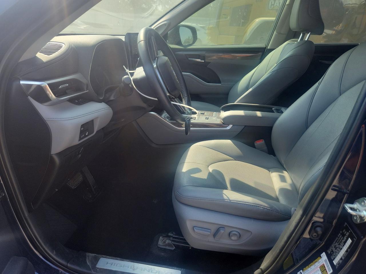2020 TOYOTA HIGHLANDER LIMITED photo 13