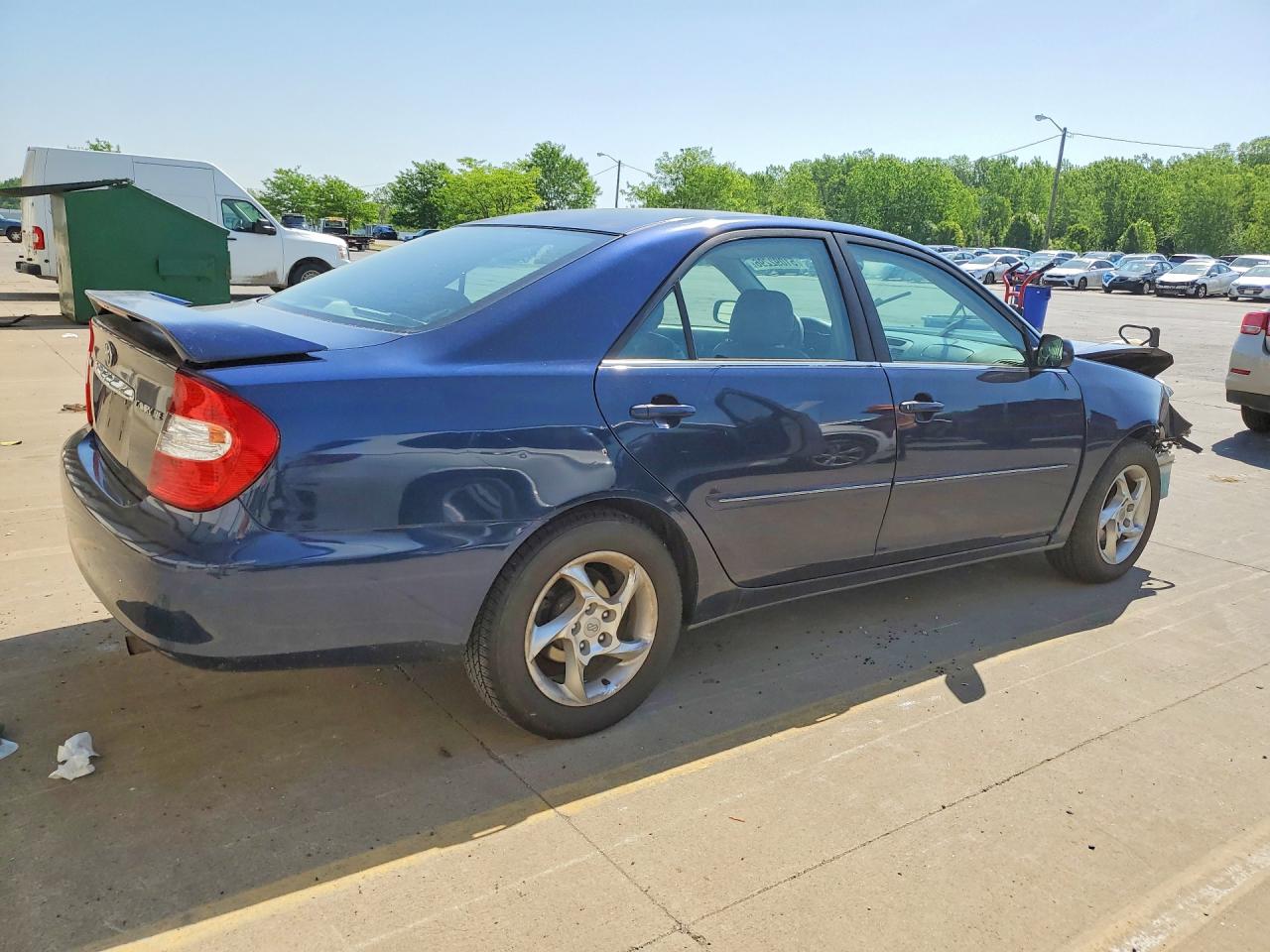 2004 TOYOTA CAMRY XLE photo 5