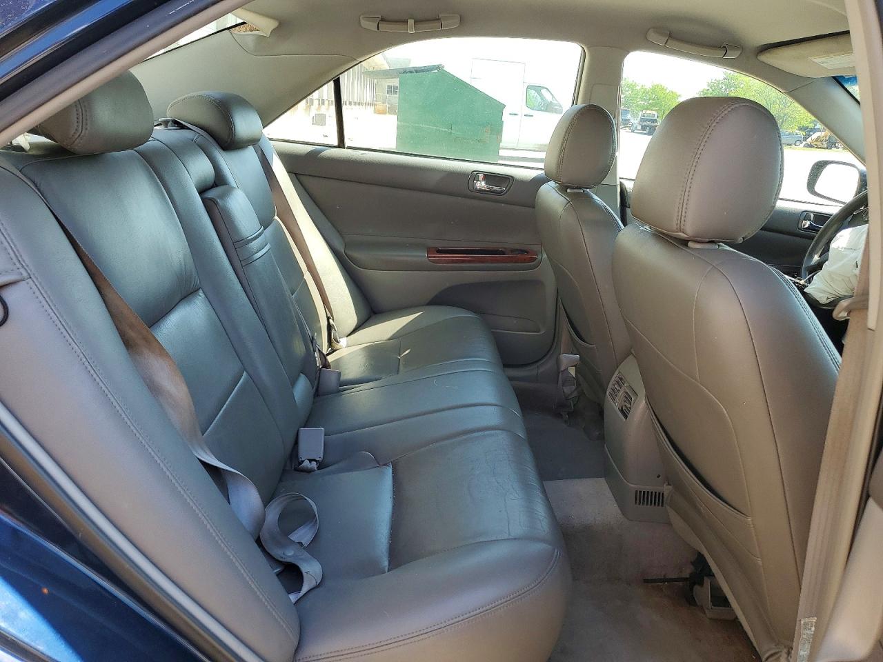 2004 TOYOTA CAMRY XLE photo 19