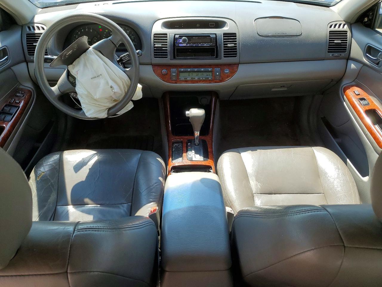 2004 TOYOTA CAMRY XLE photo 15