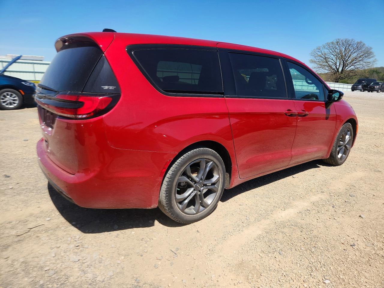 2026 CHRYSLER PACIFICA SELECT photo 3