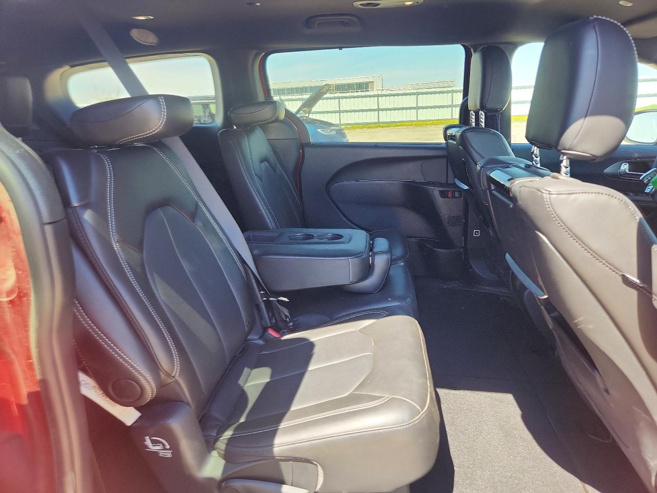 2026 CHRYSLER PACIFICA SELECT photo 11