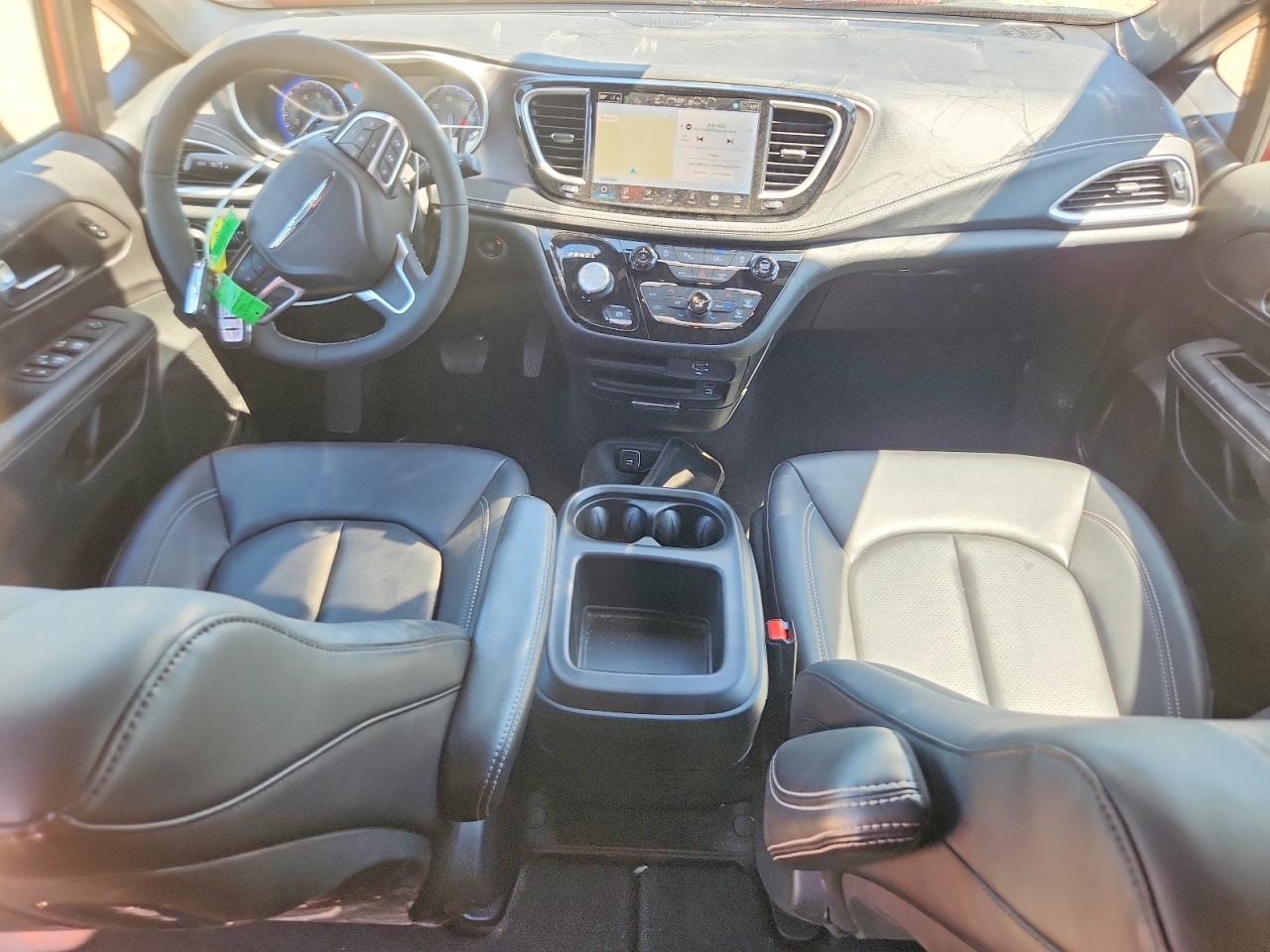2026 CHRYSLER PACIFICA SELECT photo 8