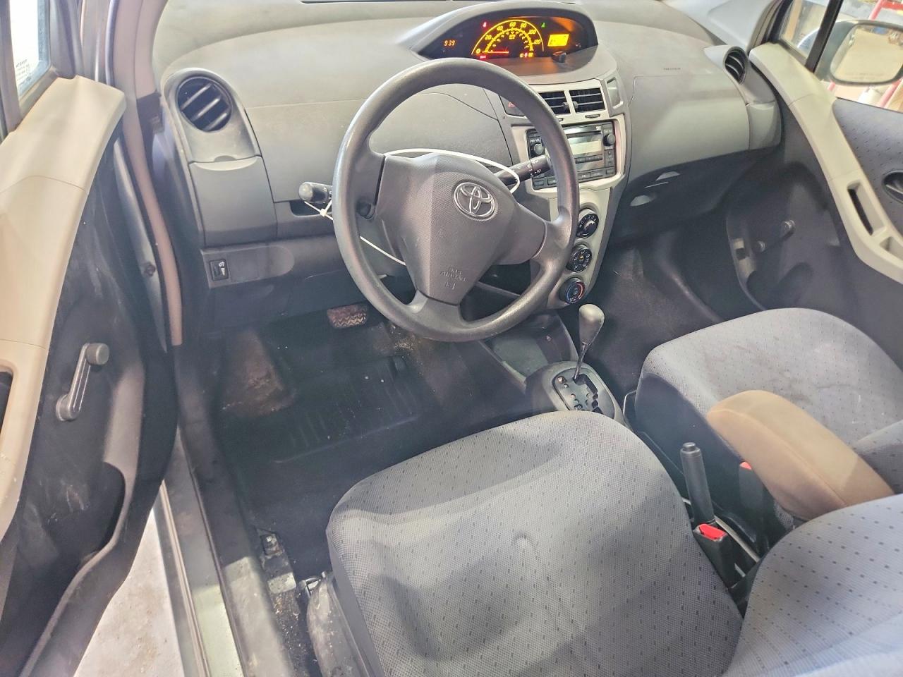 2010 TOYOTA YARIS BASE photo 22