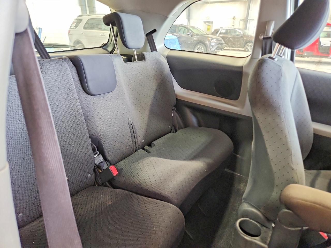 2010 TOYOTA YARIS BASE photo 28